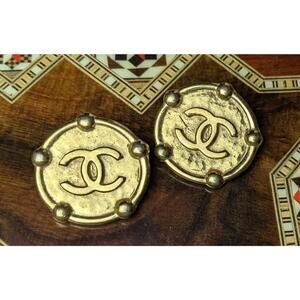 Chanel Vintage CC logo gold earrings 1980's Chanel Victoire de Castellane France